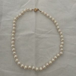 Pearl necklace with gold clasp